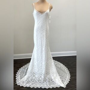 V-neck Lace Bridal Gown